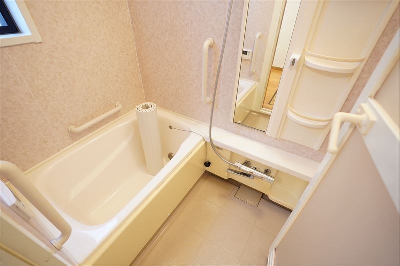 山添邸 窓付きのバスルーム！