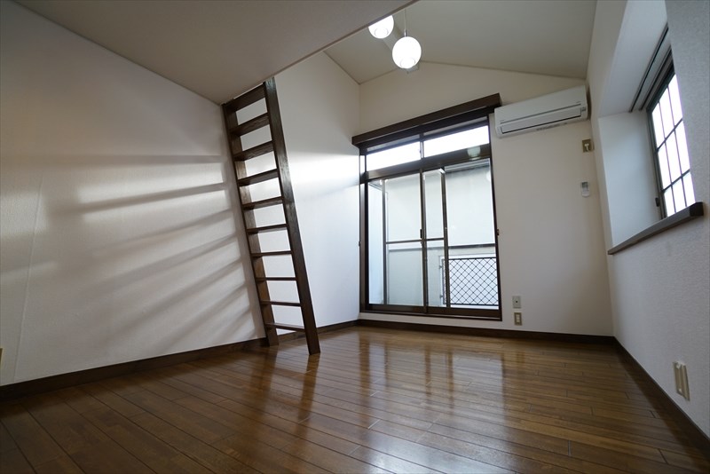 浜田山フラッツキートス この高い位置の窓！お部屋が明るいです！
