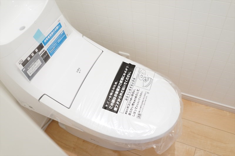 中目黒Ｋｏｄａｔｅ住宅 綺麗なトイレにはもちろんついてます、ウォシュレット