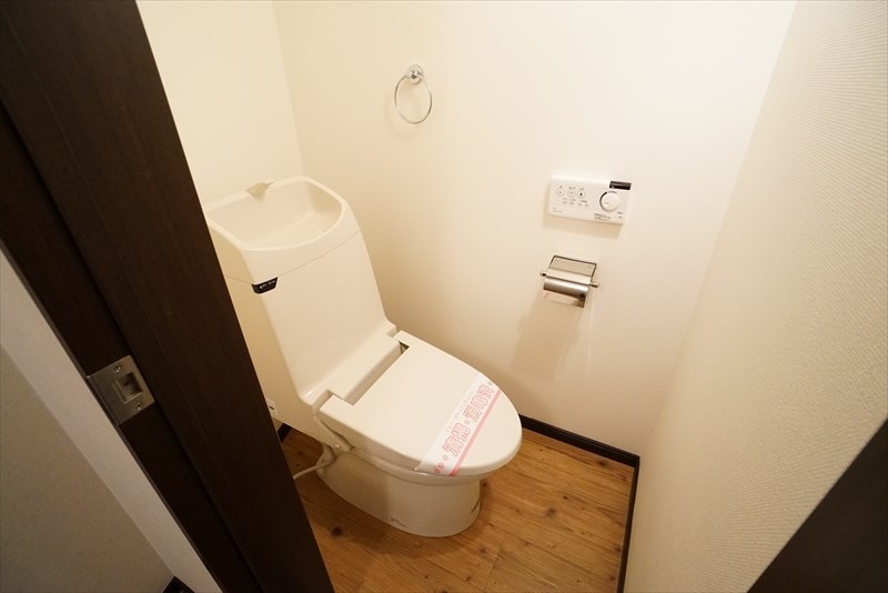 ハイバリー立川 ウォシュレット付のトイレです