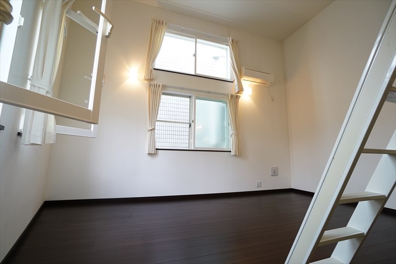 ハイバリー立川 角部屋で明るい