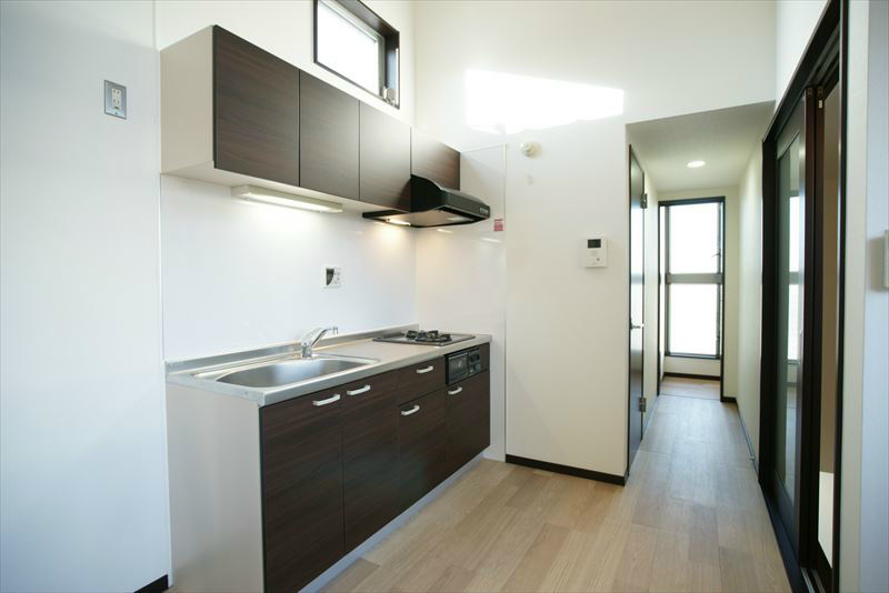 グランズ三軒茶屋 分譲マンション仕様の大型システムキッチンです。