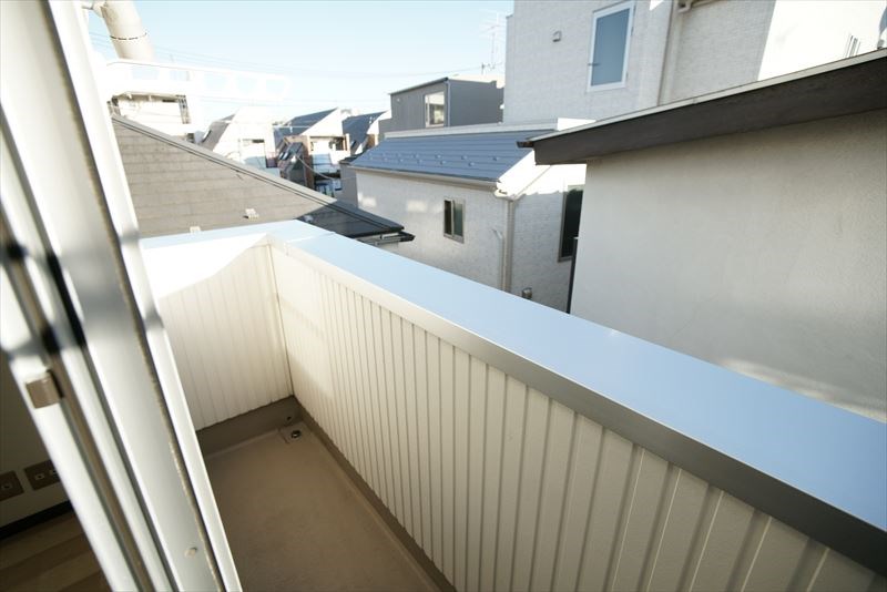 グランズ三軒茶屋 嬉しい南向きのベランダです