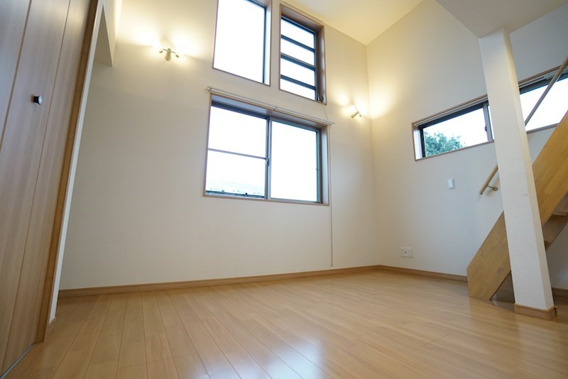 リシェス桜 採光窓の大きなお部屋です！