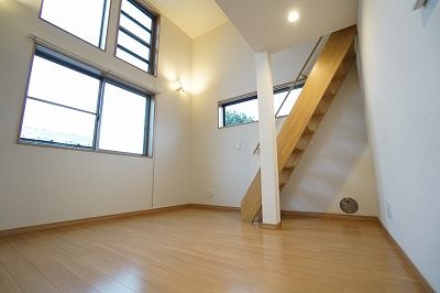 リシェス桜 大きな採光窓が生活を明るくします！
