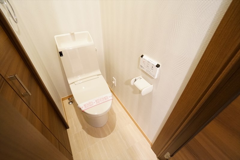 ブラン目黒 ウォシュレット付きのトイレ