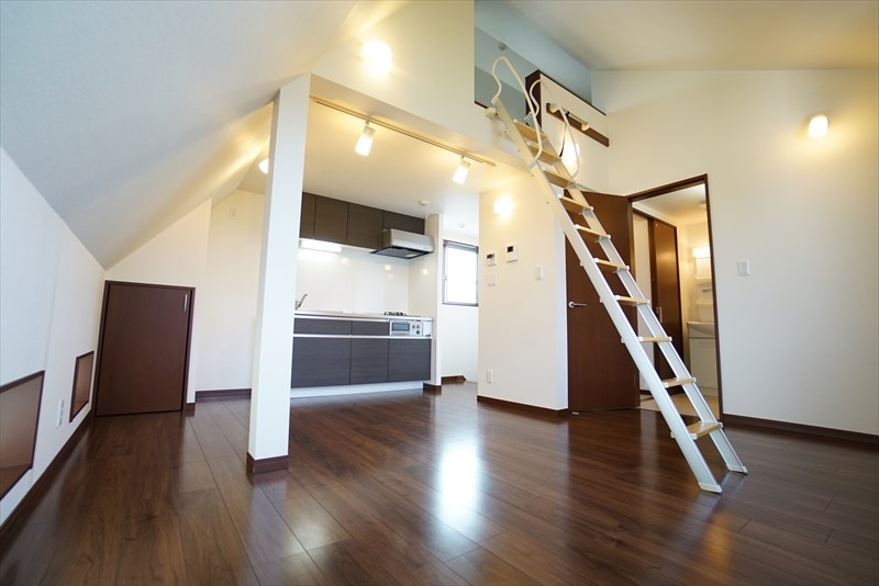 アベティーナ阿佐谷 日当たり良好な部屋だからこそのシックなフローリング！