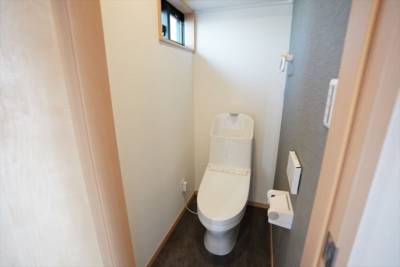 ムルティクローレ トイレに窓があって爽やか～