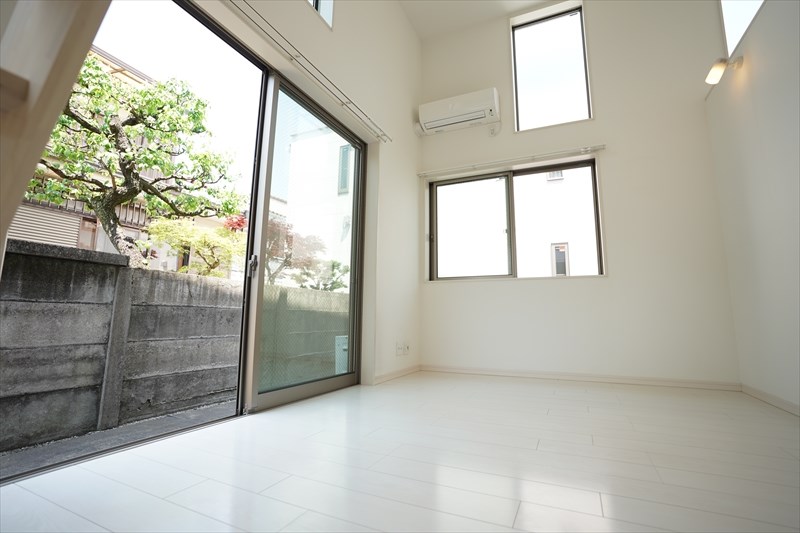 プレスト自由が丘 角部屋、採光窓の多いお部屋です！