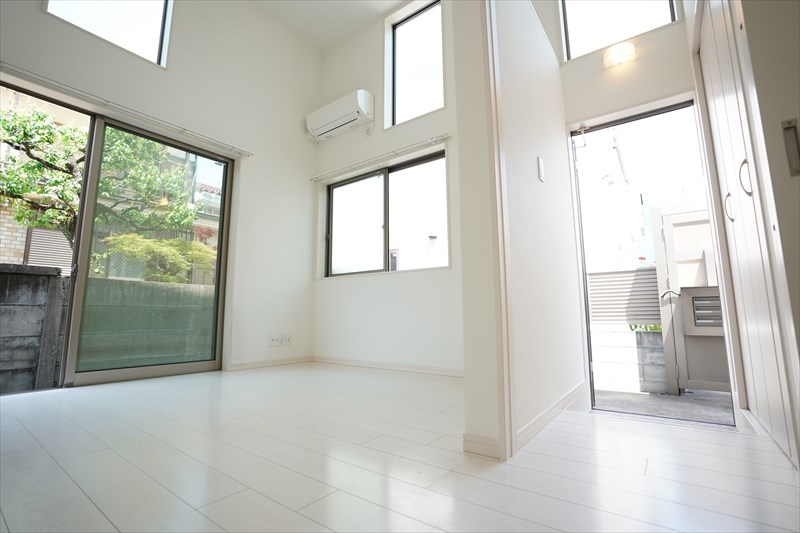 プレスト自由が丘 白い内装で明るいお部屋です！