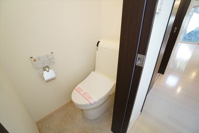 ラカーサ北沢 ウォシュレット付きのトイレです