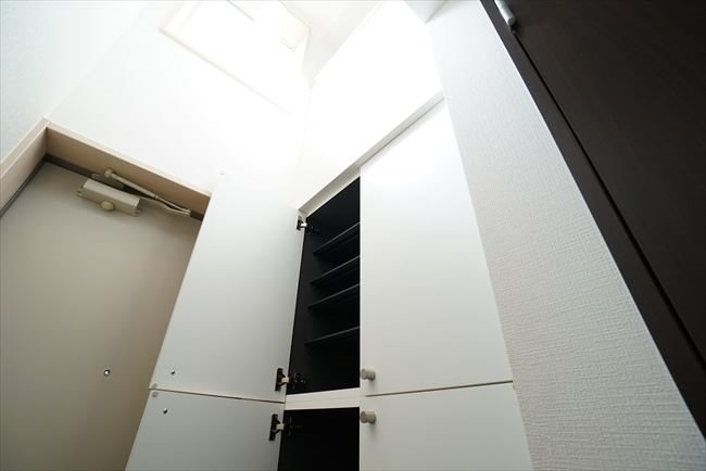 ラカーサ北沢 下駄箱の収納力にも自信あり。