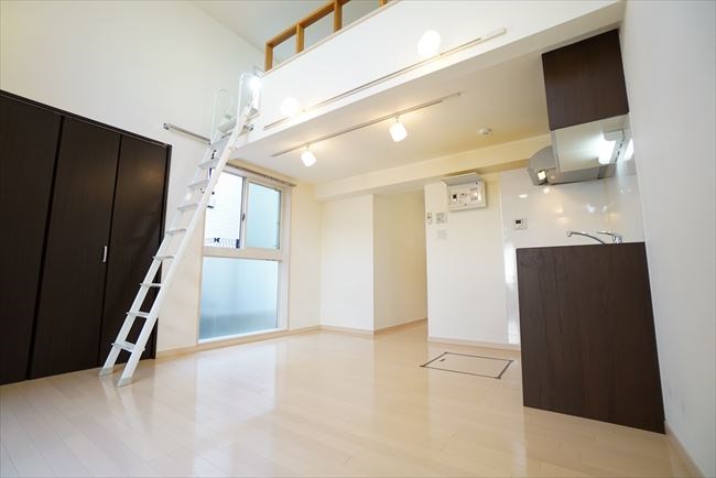 ラカーサ北沢 白を基調とした明るいお部屋