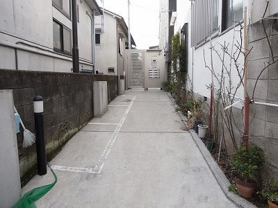 ラカーサ北沢 アプローチ