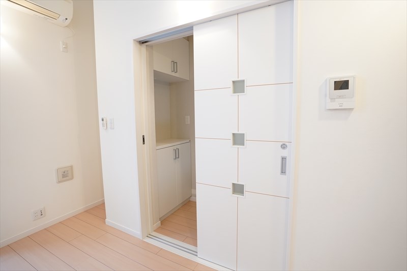 ハイバリー立川 玄関から上がってきた入口はここ