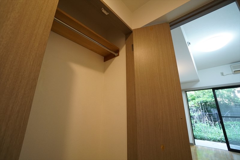 菱和パレス駒沢大学 廊下部分に上手にクローゼットを設けてある！