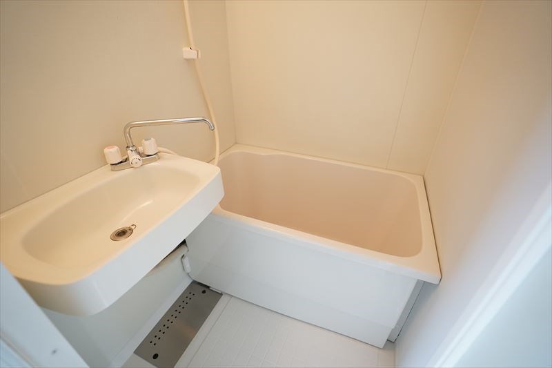エーデルハイム藤生 嬉しい、嬉しい、バス／トイレ別に改装済みなんです
