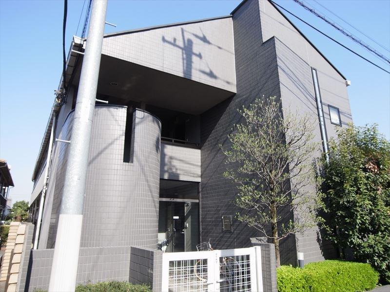 「あれ？マンション？」と見間違う重厚感ある外観です！防犯カメラ付きの物件だよ！安心。