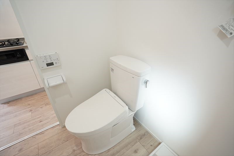 ウエアハウス ウォシュレット付きのトイレです