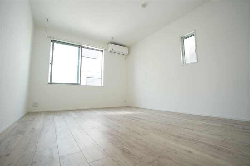 ウエアハウス 角部屋で採光窓が多いのも嬉しいね