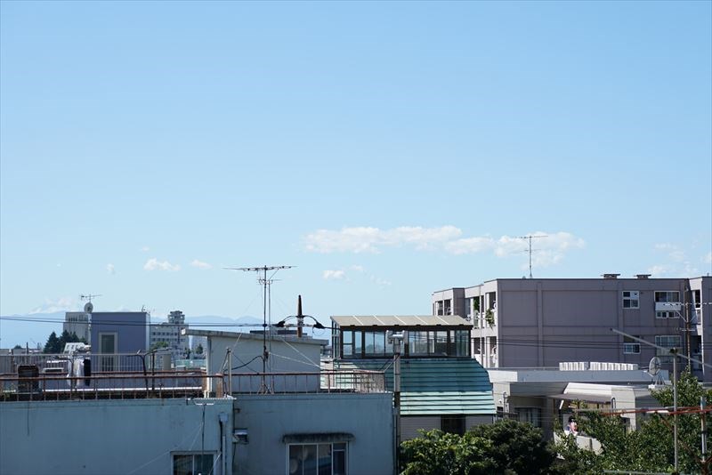 アピチェ洗足 ３階の洋室からは青空が広がります