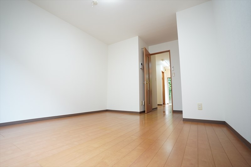 セレニティコート弦巻 １Ｆですが明るいお部屋！
