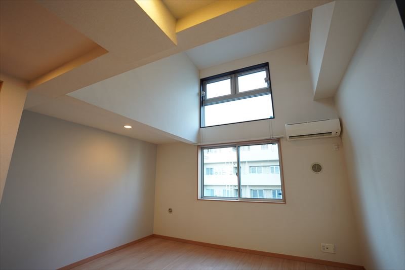 ティーズブルー 大きな吹き抜けのあるお部屋