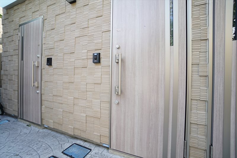 グランズ久が原 玄関前が駐輪場です。
