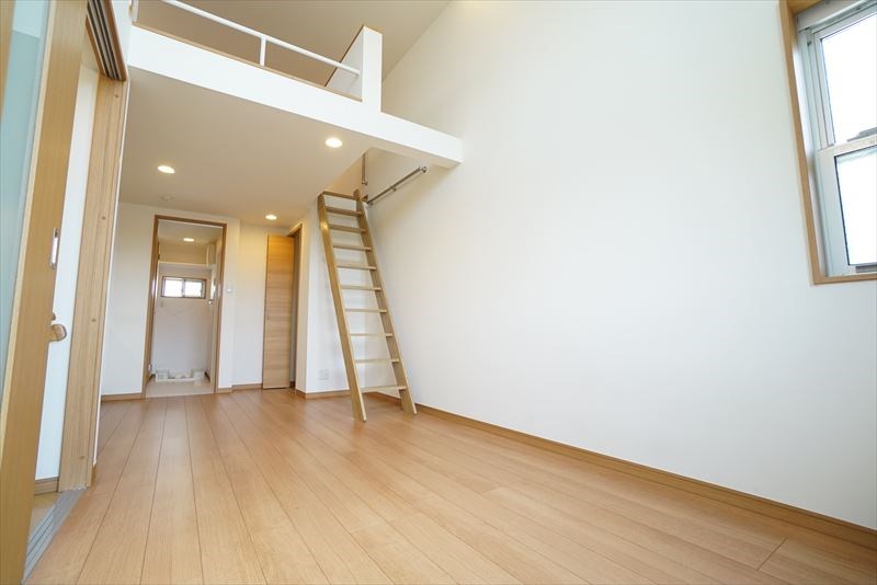 岩淵町ハウス 天井の高いお部屋でゆっくり過ごしましょう
