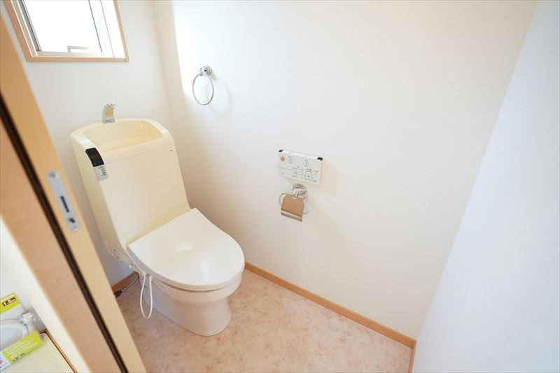 キングストレイル ウォシュレット付きのトイレです