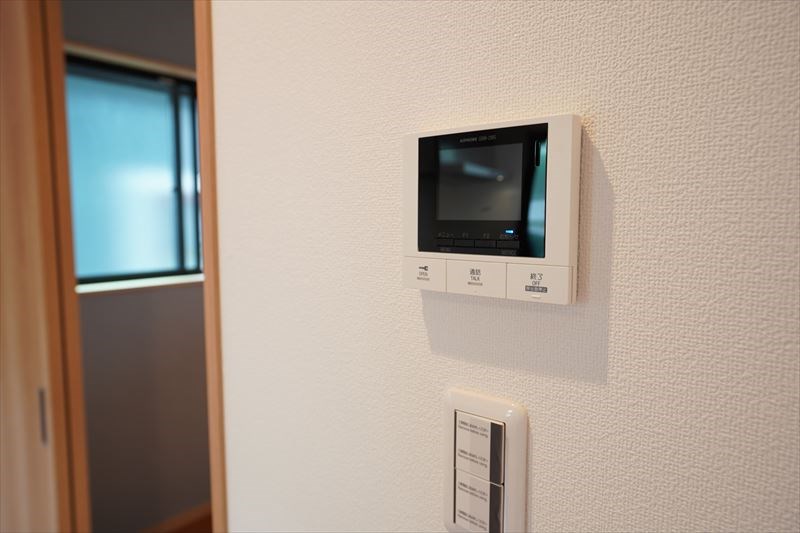ムルティクローレ TVモニター付きインターフォンで安心セキュリティ！