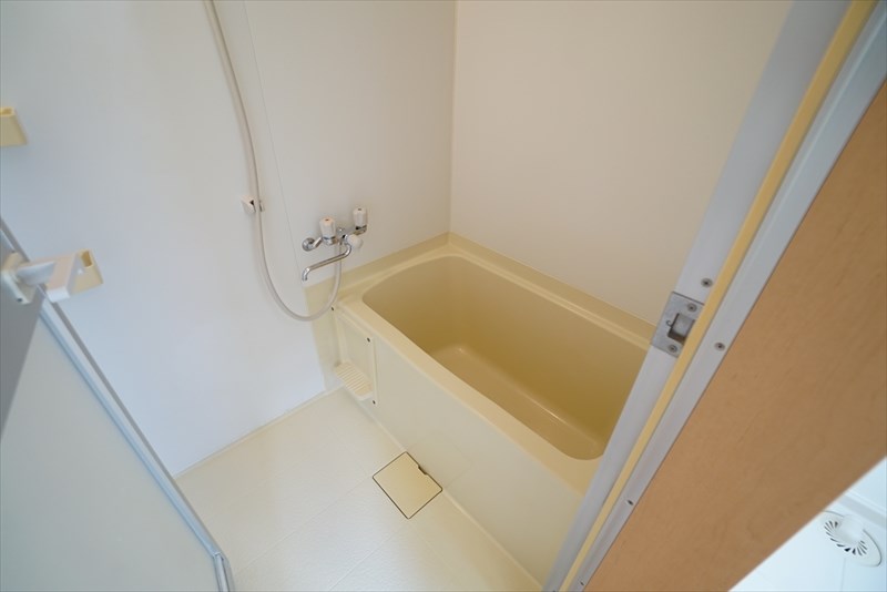 イーヴズ 白を基調としたバスルーム　綺麗です