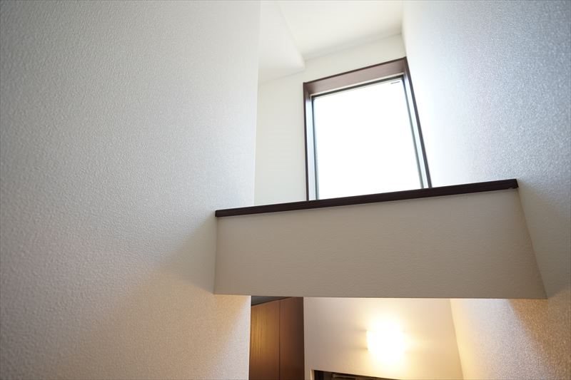 サングランデ戸越 玄関の上にも採光窓！