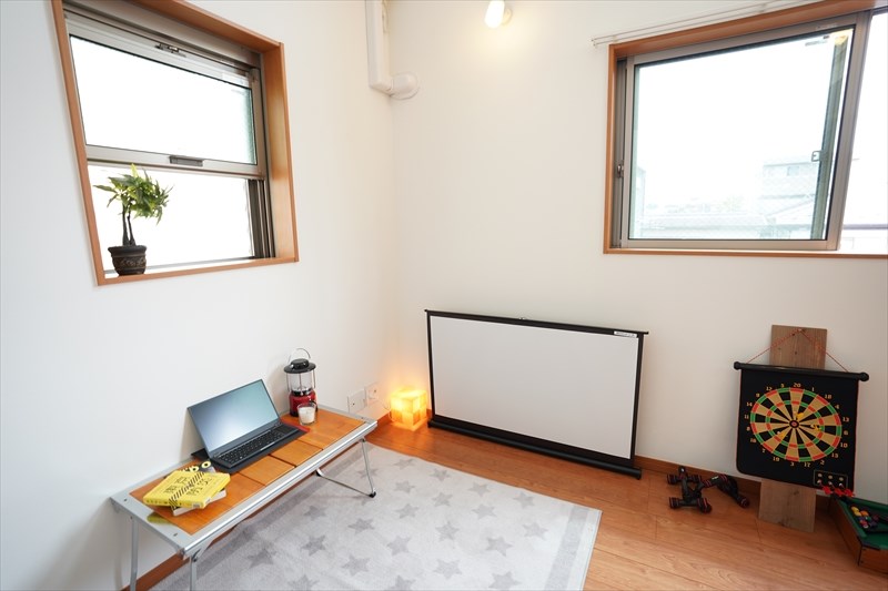 プレスト自由が丘 角部屋で採光窓の多いお部屋です。