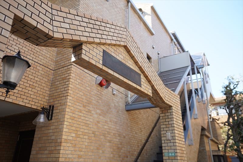 桜新町と用賀のちょうど中間に立地！RC造マンションタイプ　外観タイル貼りの綺麗な外観