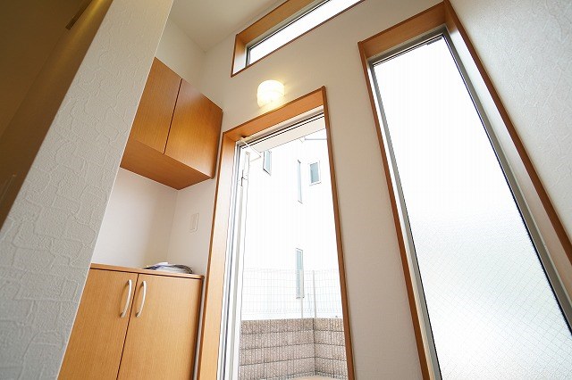 アベティーナ三軒茶屋 上下にセパレートしたシューズボックスをご用意しました。
