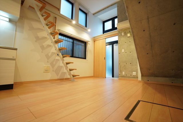 渋谷駅徒歩12分！コンクリ融合のかっこいいデザイナーズ、内見スタートです！