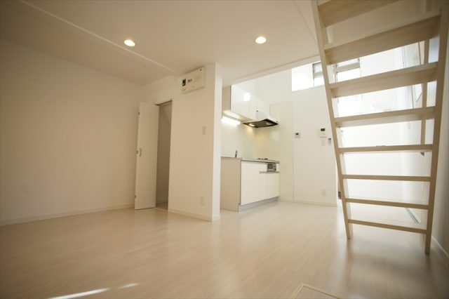 経堂駅徒歩7分！角部屋だから窓の多いお部屋！