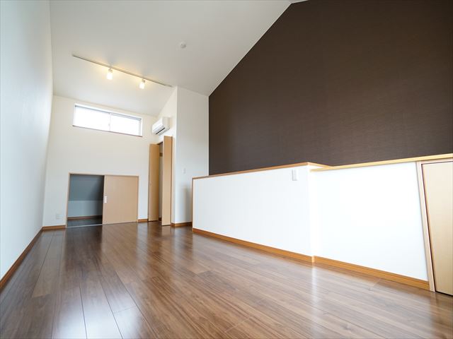 洗足駅徒歩7分!部屋が広い!天井が高い!そんなメゾネット!
